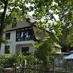 Strandvilla Waldhaus *