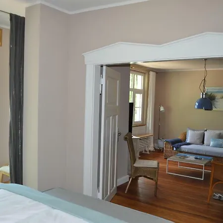 Strandvilla Waldhaus *