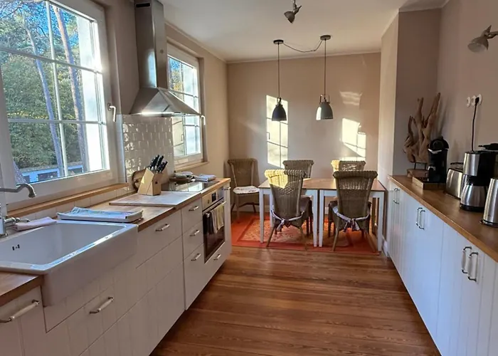 Strandvilla Waldhaus 公寓 *